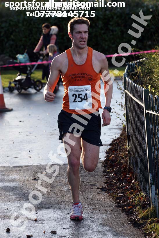 Saltwell Harriers 10k Road Race, Gateshead. Photo:  David T. Hewitson/Sports for All Pics
